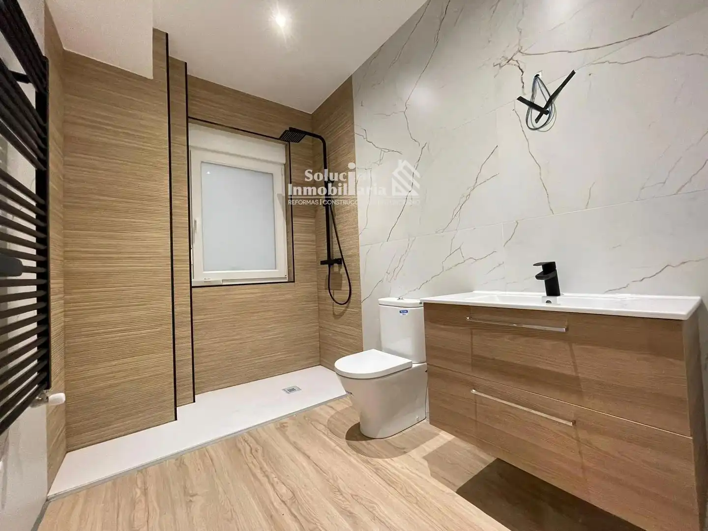 Bathroom of Flat for sale in Salamanca  with Heating and Terrace