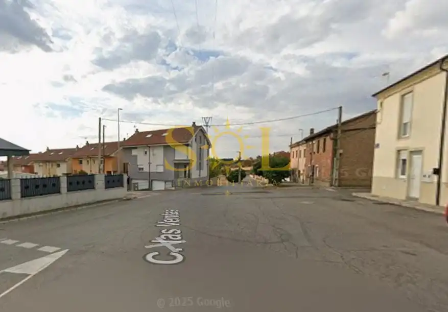 Vista exterior de Casa adosada en venta en Sariegos con Calefacción, Jardín privado y Terraza