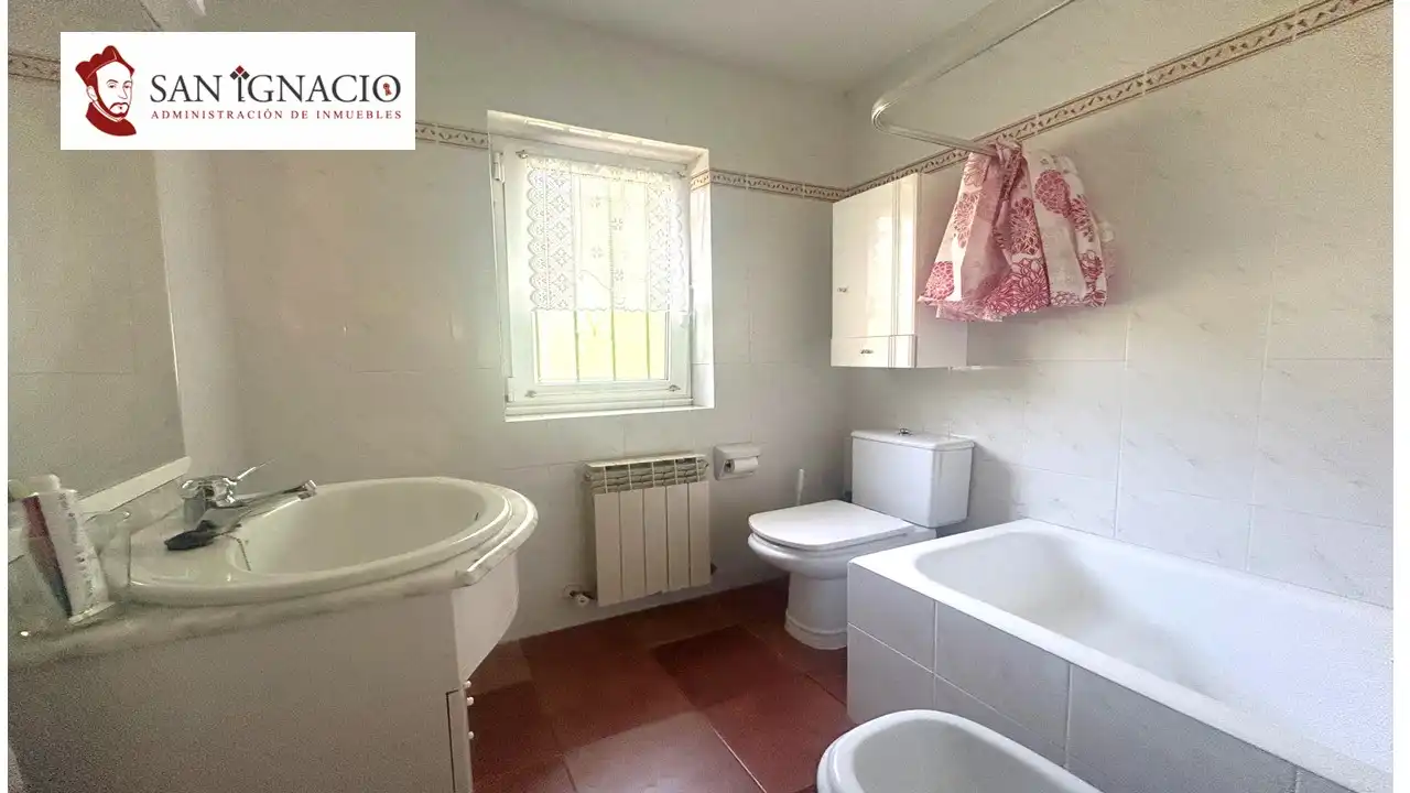 Bany de Casa o xalet en venda en Merindad de Montija amb Calefacció, Jardí privat i Moblat