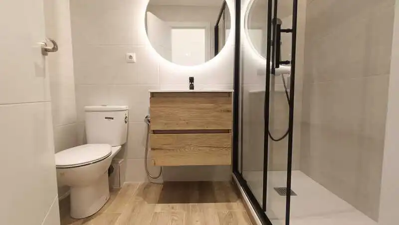 Bathroom of Flat for sale in Madrid  with Heating