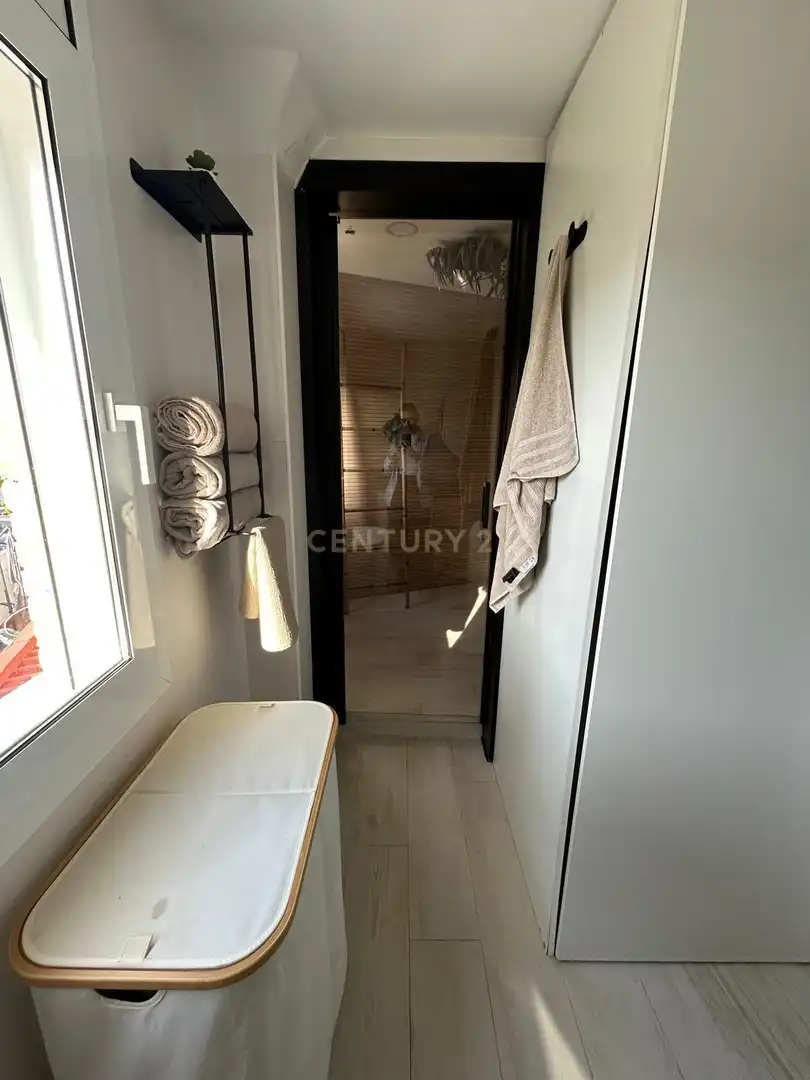 Bathroom of Apartments for sale in Vilanova i la Geltrú  with Air Conditioner, Oven and Washing machine