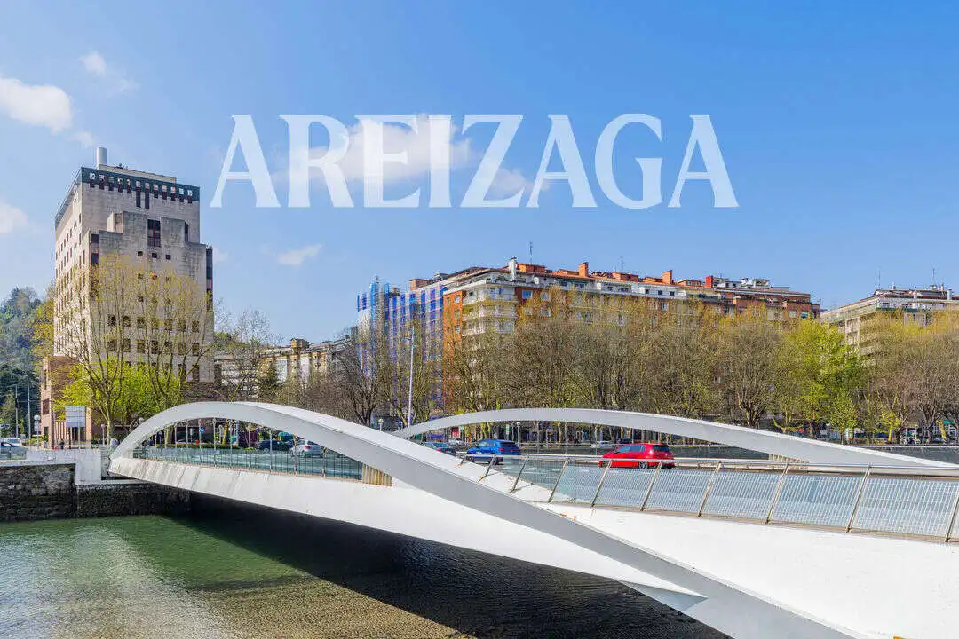 Vista exterior de Pis en venda en Donostia - San Sebastián  amb Calefacció