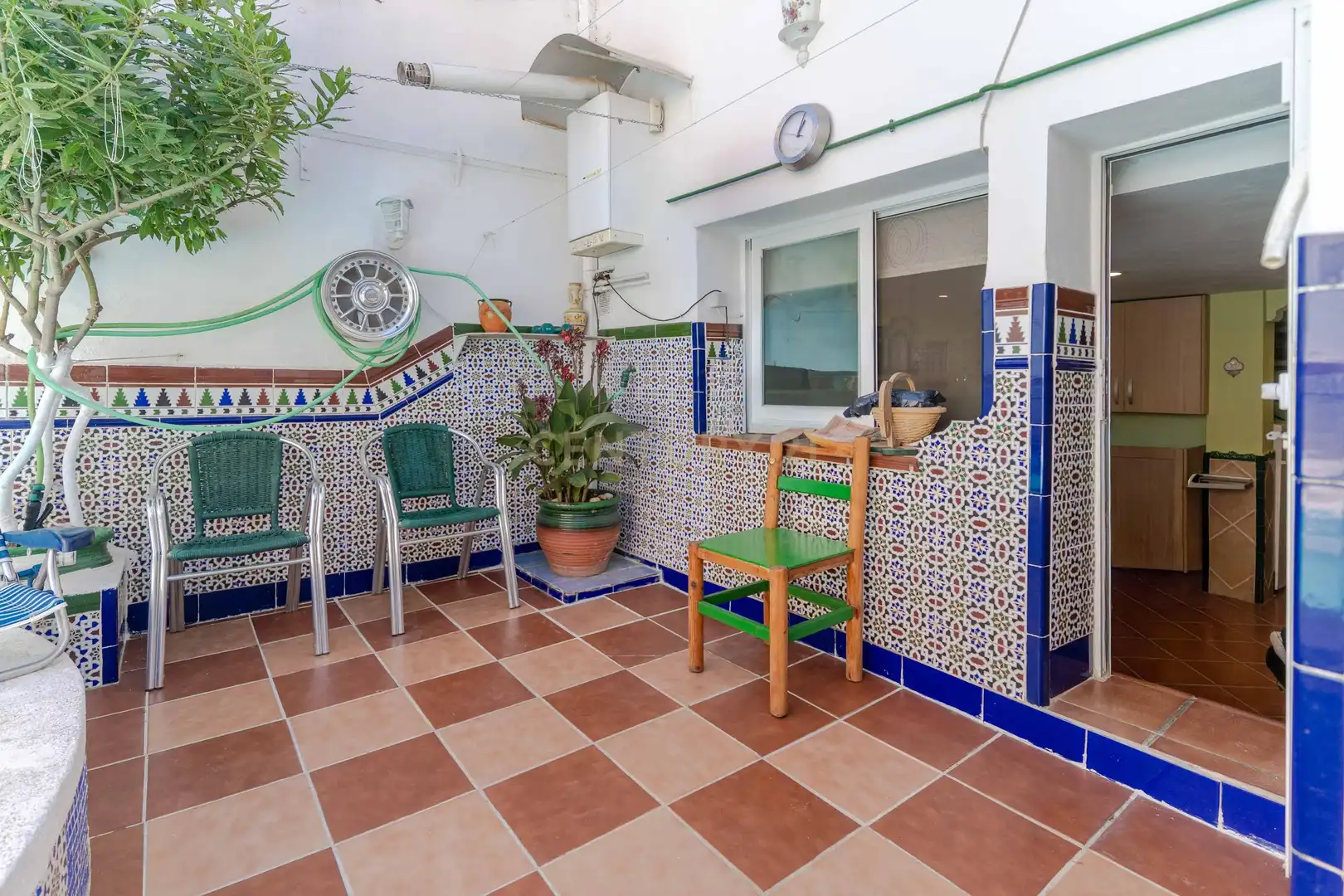 Terrassa de Casa o xalet en venda en Churriana de la Vega amb Aire condicionat, Traster i Piscina