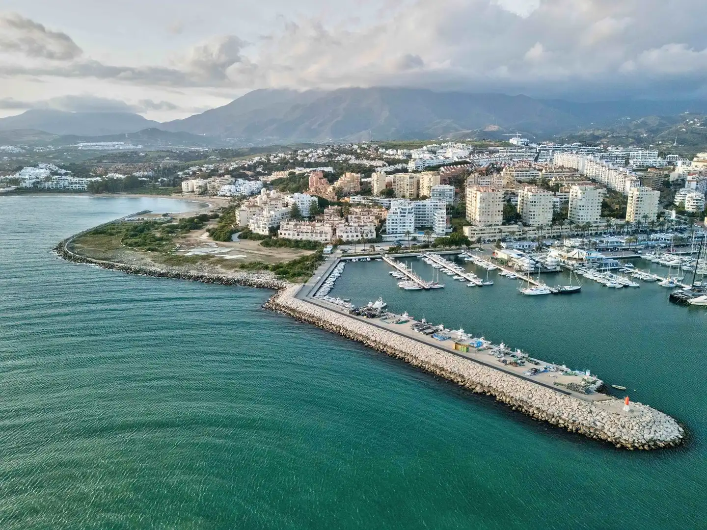 Außenansicht von Maisonette zum Verkauf in Estepona mit Klimaanlage und Gemeinschaftspool