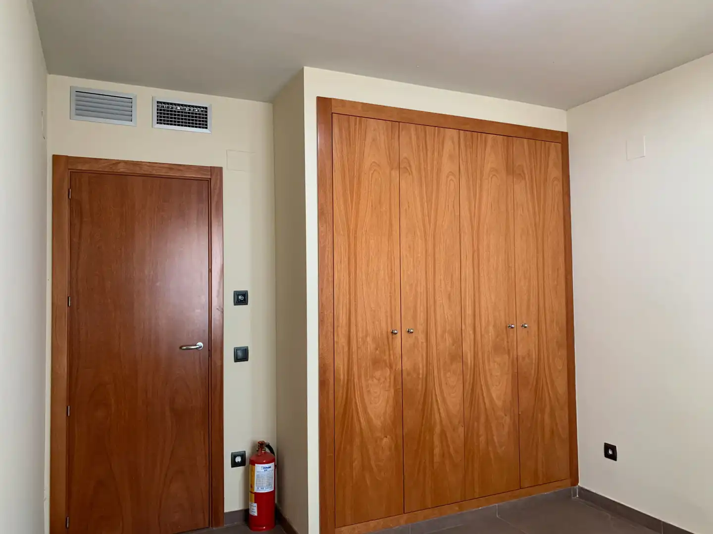 Habitación de Casa adosada en venta en Reus con Aire acondicionado, Calefacción y Jardín privado