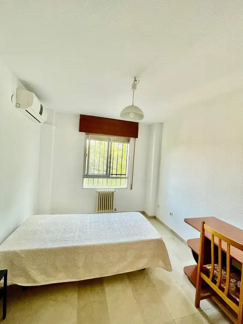 Bedroom of Flat for rent in Granada  with Air Conditioner, Heating and Terrace