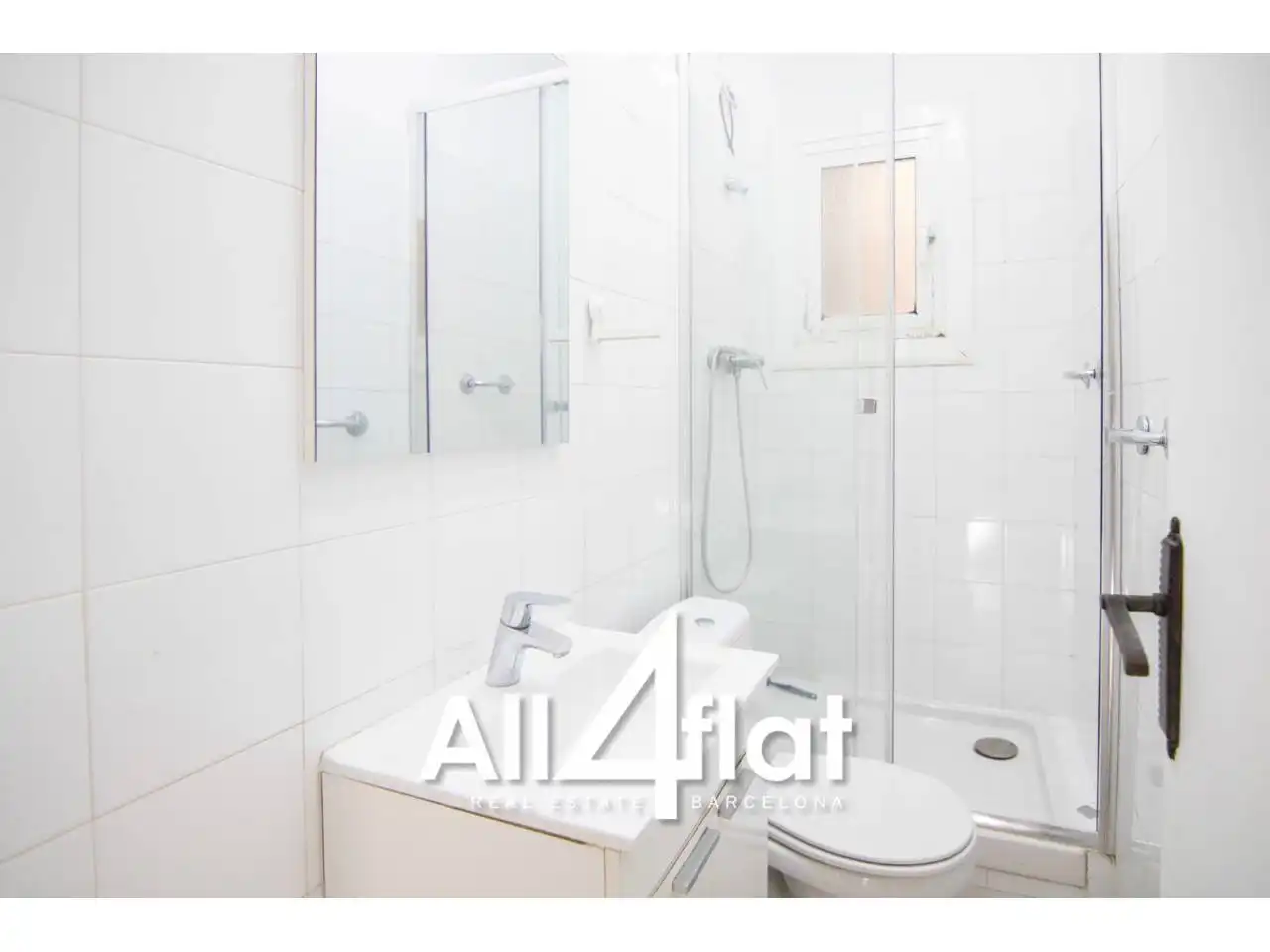 Baño de Piso de alquiler en L'Hospitalet de Llobregat con Amueblado