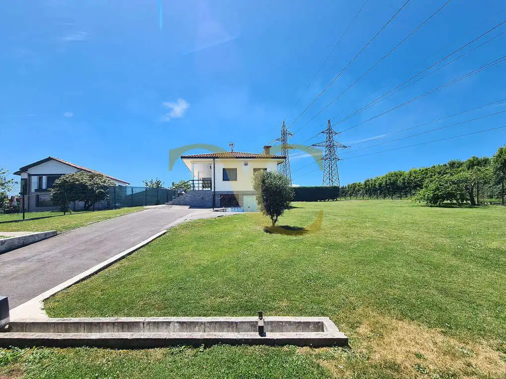 Vista exterior de Casa o xalet en venda en Gijón  amb Calefacció, Jardí privat i Terrassa
