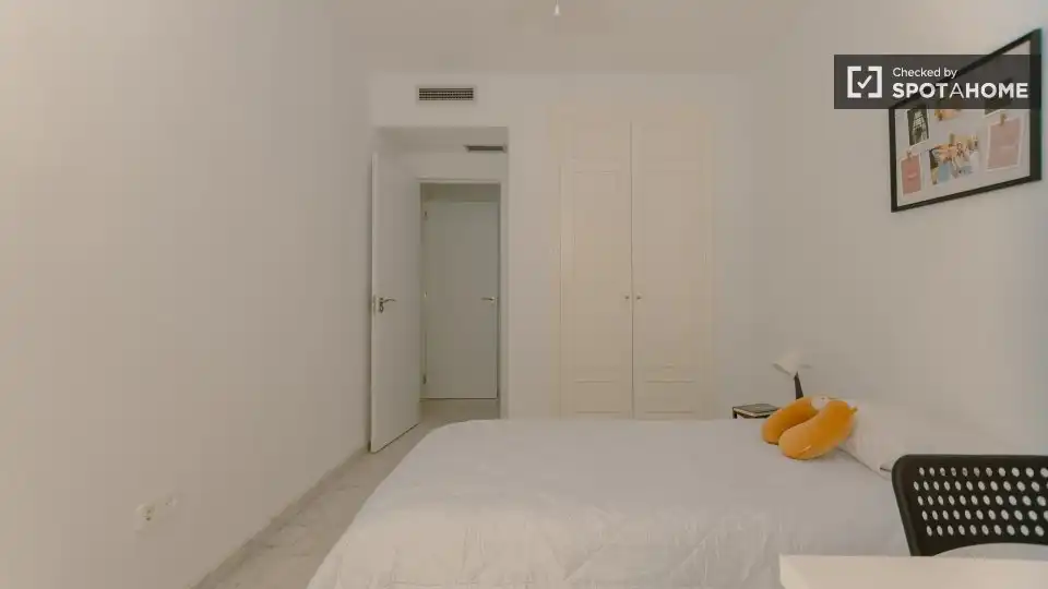 Habitación de Piso de alquiler en Valencia con Aire acondicionado, Calefacción y Amueblado