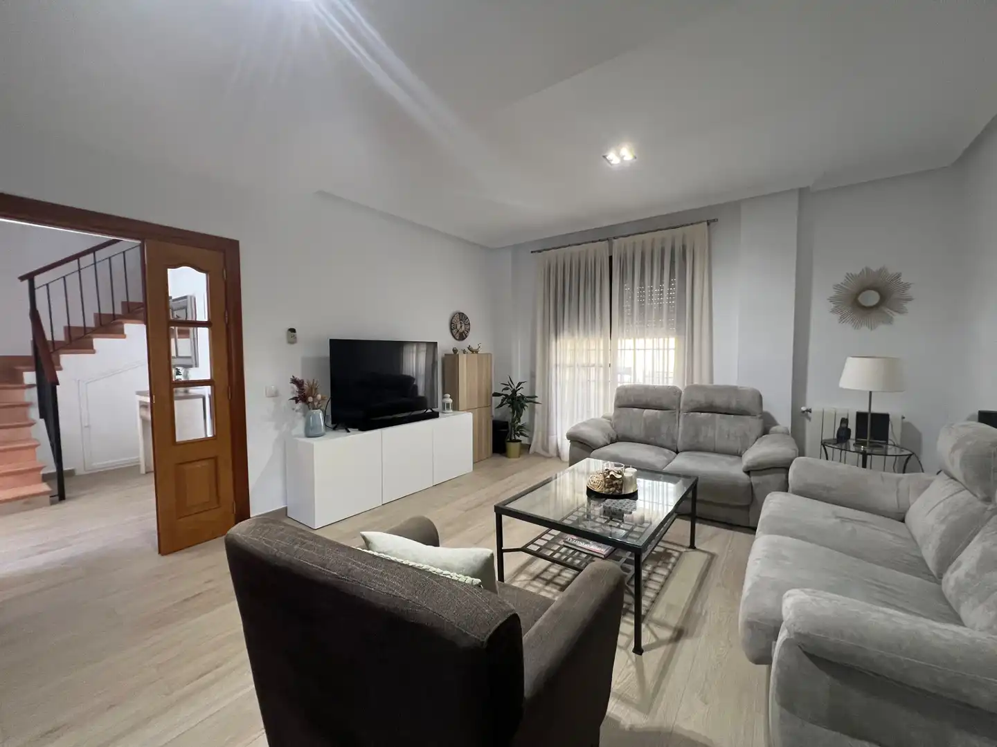Sala d'estar de Casa adosada en venda en Espartinas amb Aire condicionat, Calefacció i Jardí privat