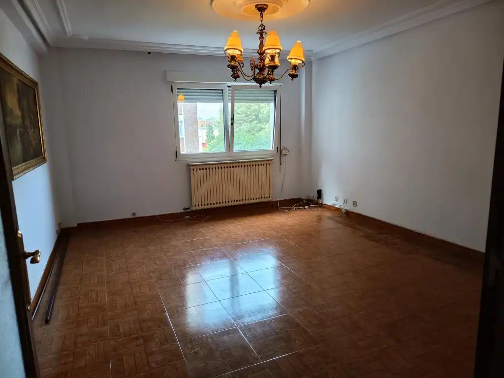 Sala d'estar de Pis en venda en Llaranes