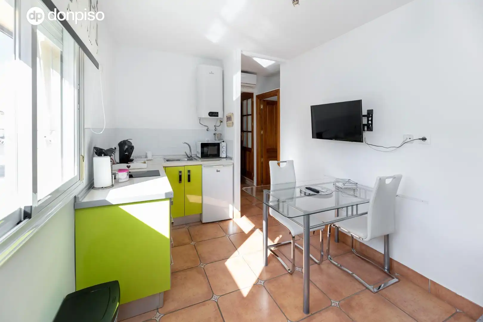Cocina de Casa o chalet en venta en Granada con Jardín privado, Terraza y Piscina