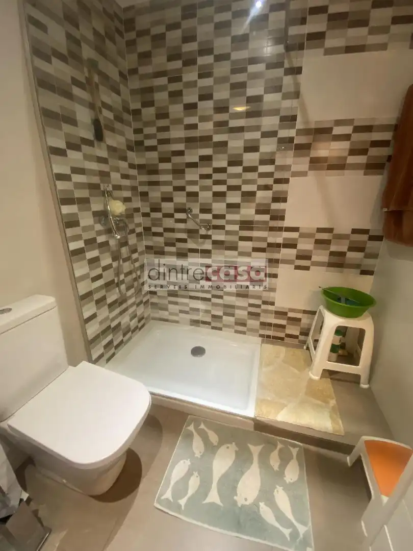 Badezimmer von Erdgeschoss zum Verkauf in Tordera mit Heizung, Parkett und Terrasse