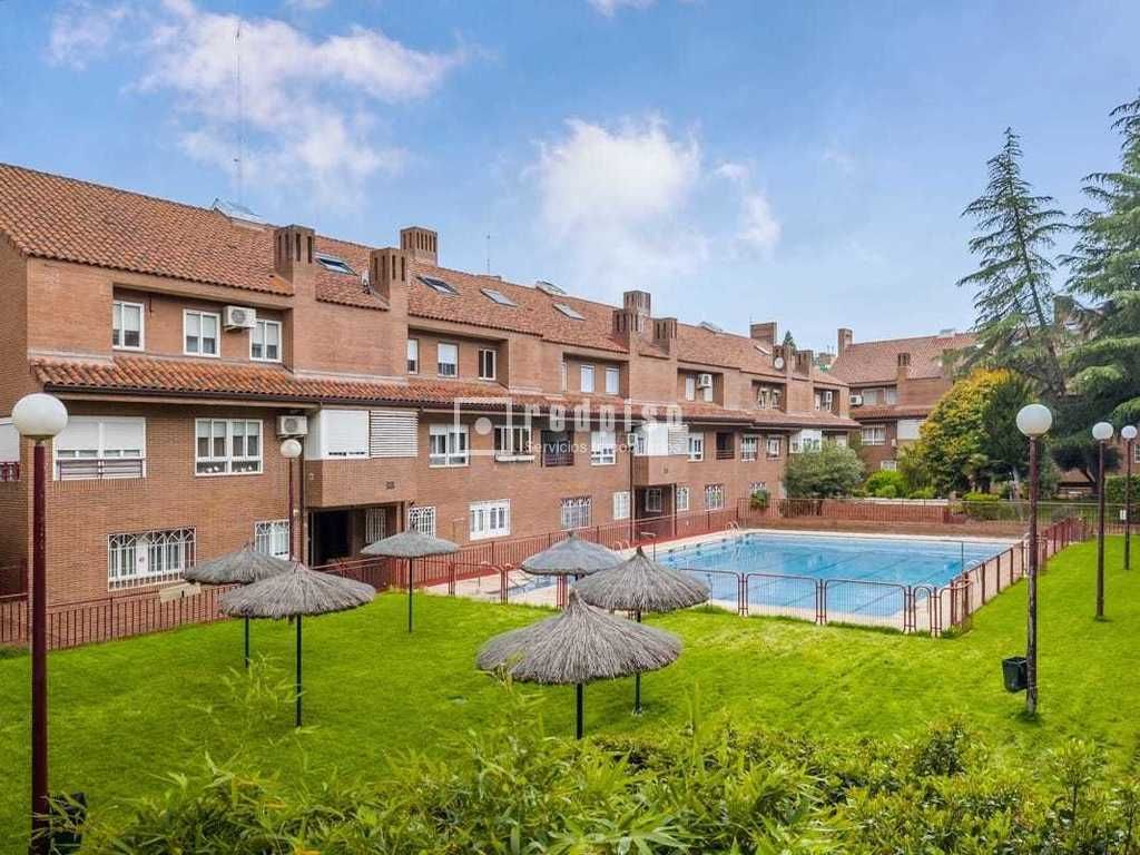 Exterior view of Duplex for sale in Alcorcón  with Air Conditioner, Heating and Parquet flooring