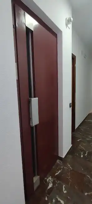 Wohnung zum Verkauf in Linares mit Klimaanlage, Heizung und Balkon