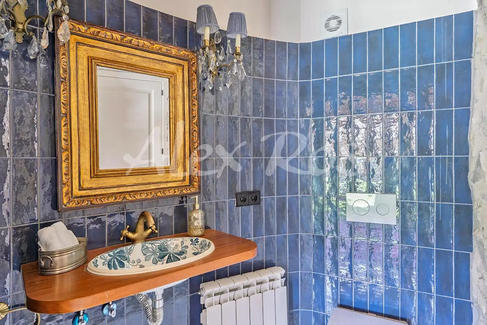 Bathroom of Houses for sale in Ger  with Heating and Storage room