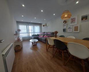 Sala d'estar de Pis de lloguer en Vigo  amb Parquet, Moblat i Forn