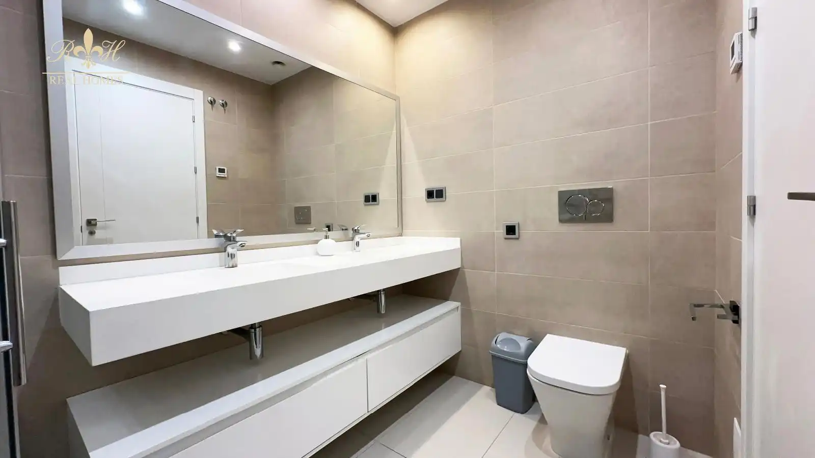 Bathroom of Flat for rent in Benidorm  with Air Conditioner, Heating and Terrace
