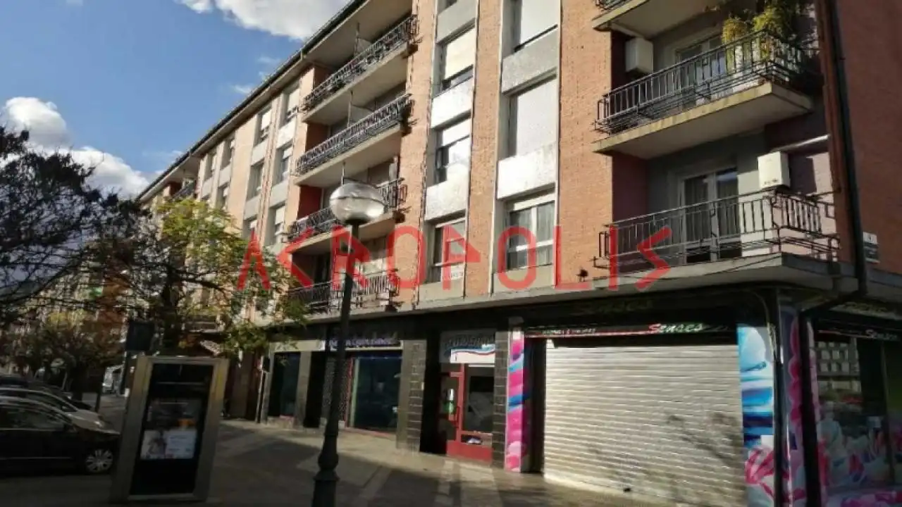 Locale commerciale in vendita a Calle Gudari 18 5 17 48340 Amorebieta-etxano