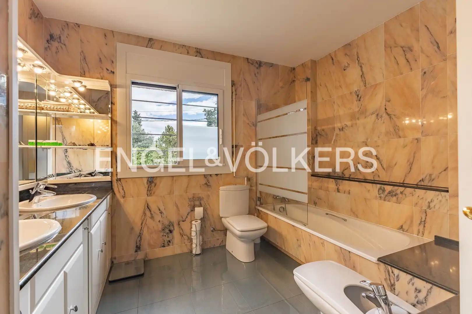 Bathroom of Houses for sale in Sant Cugat del Vallès  with Air Conditioner, Heating and Private garden