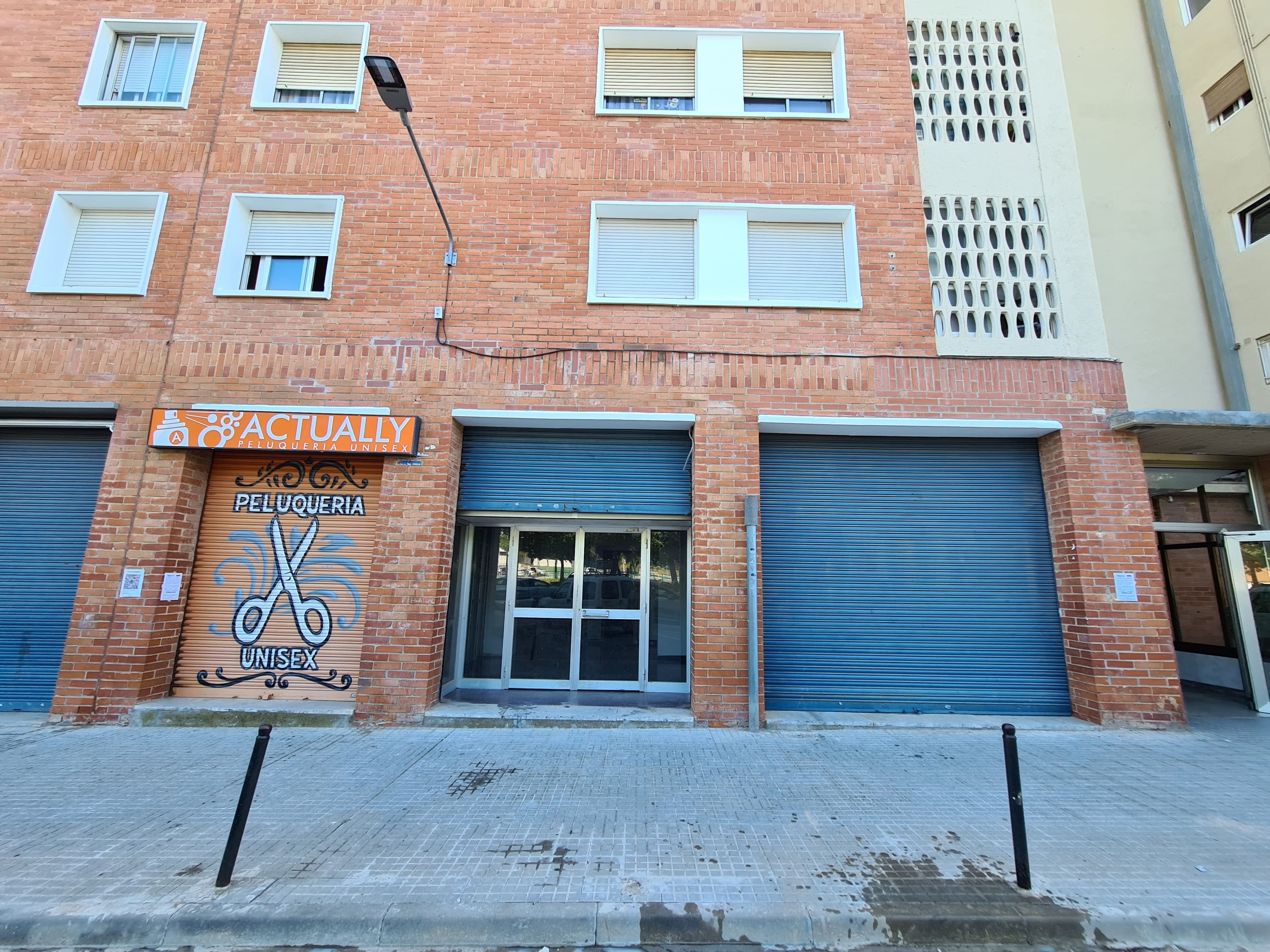Vista exterior de Local en venda en Terrassa
