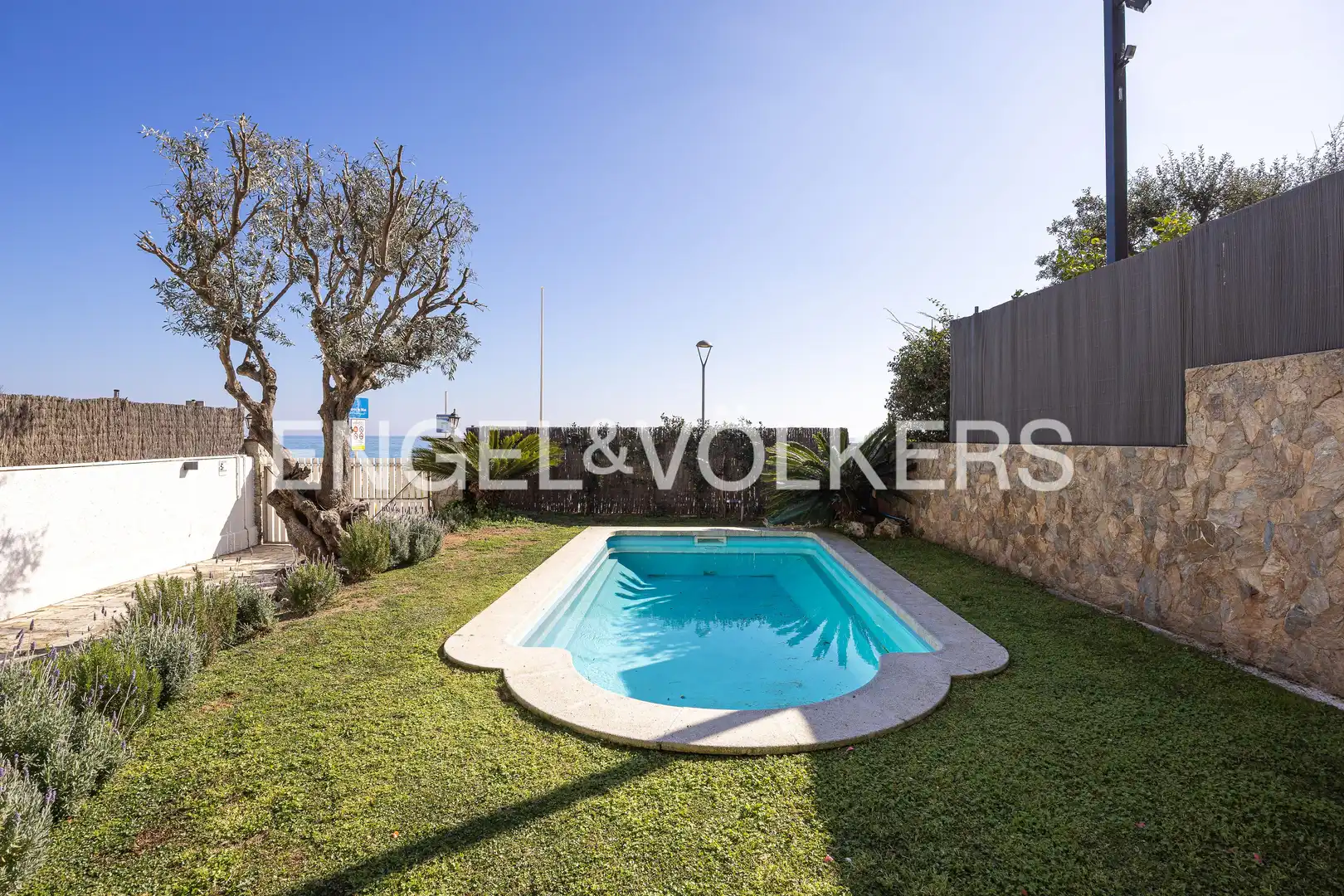 Swimming pool of Houses for rent in Caldes d'Estrac  with Air Conditioner, Heating and Private garden
