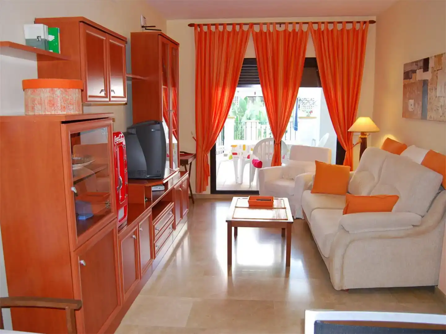 Wohnzimmer von Wohnungen zur Miete in Manilva mit Klimaanlage, Schwimmbad und Möbliert