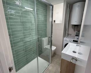 Bathroom of Apartment to share in  Sevilla Capital  with Air Conditioner and Terrace