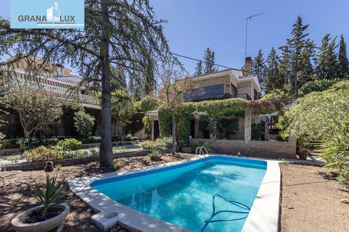 Piscina de Casa o xalet en venda en La Zubia amb Terrassa, Traster i Piscina