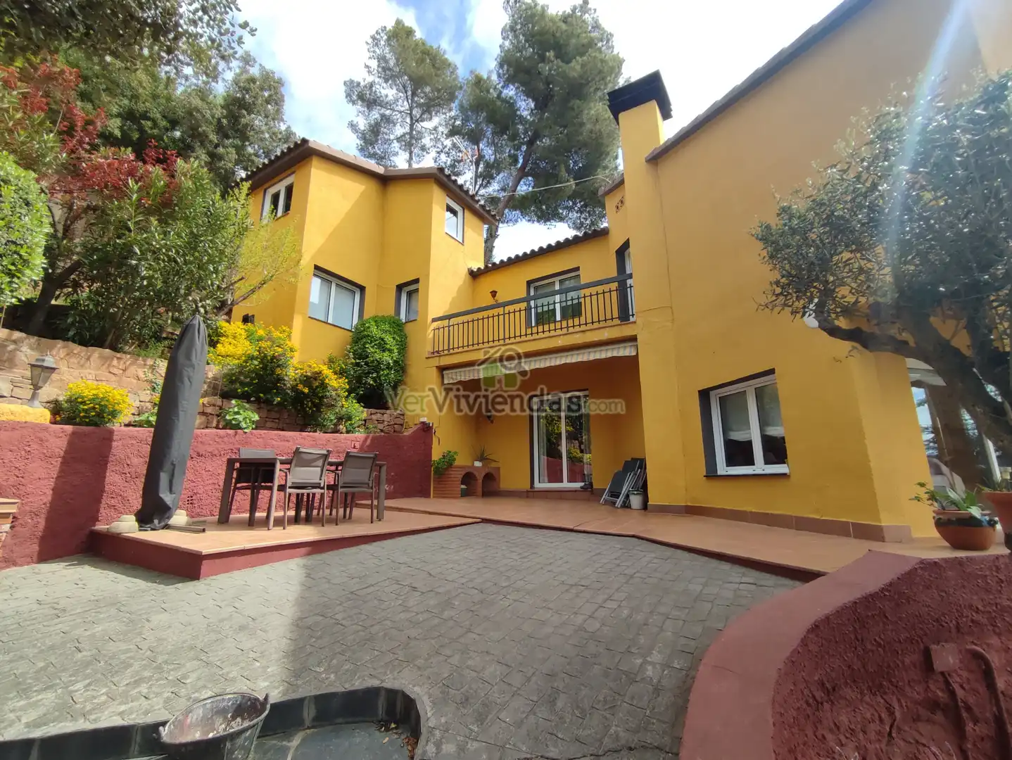 Vista exterior de Casa o xalet en venda en Pallejà amb Calefacció, Jardí privat i Parquet
