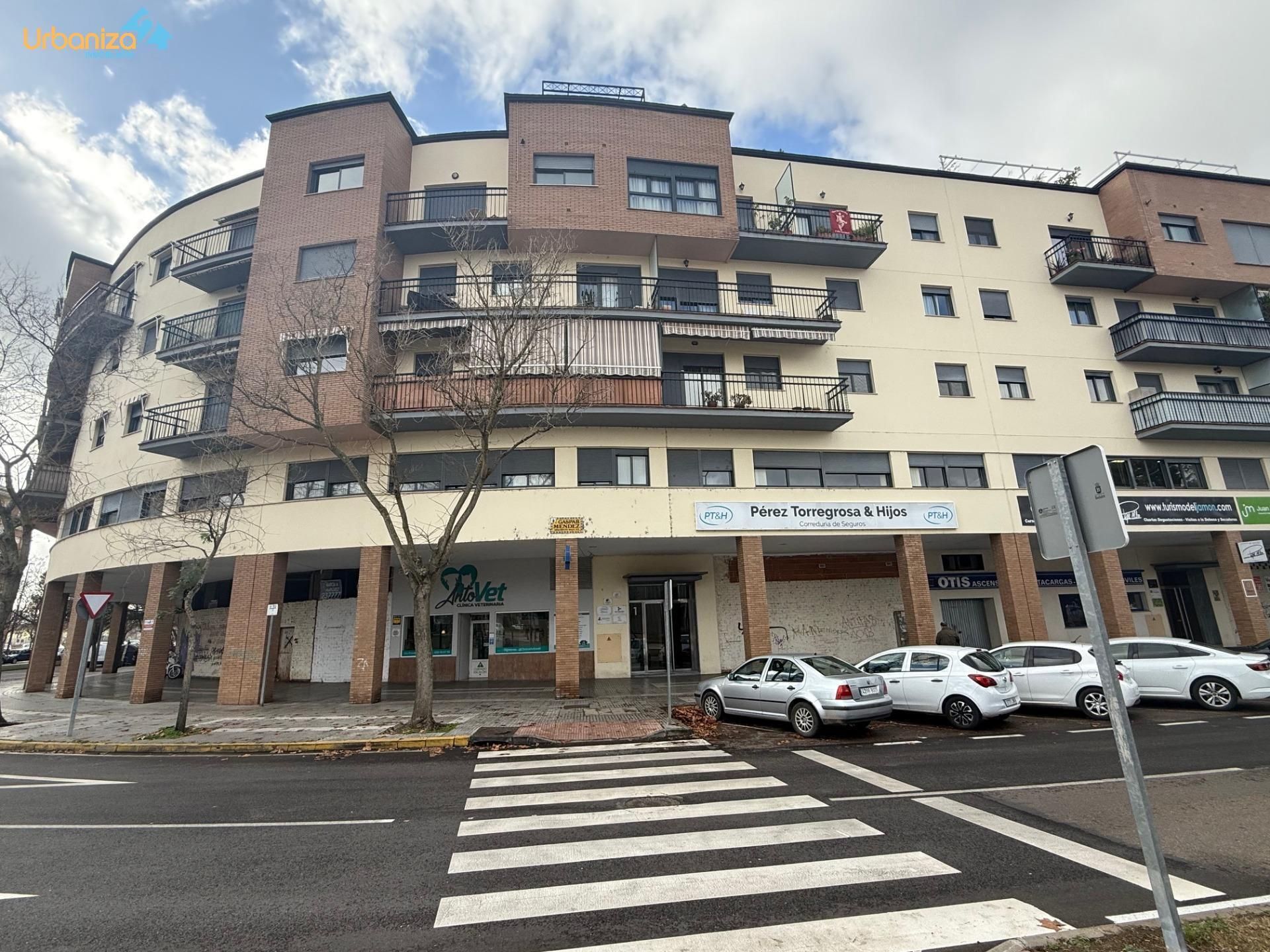 Vista exterior de Oficina de lloguer en Badajoz Capital amb Calefacció
