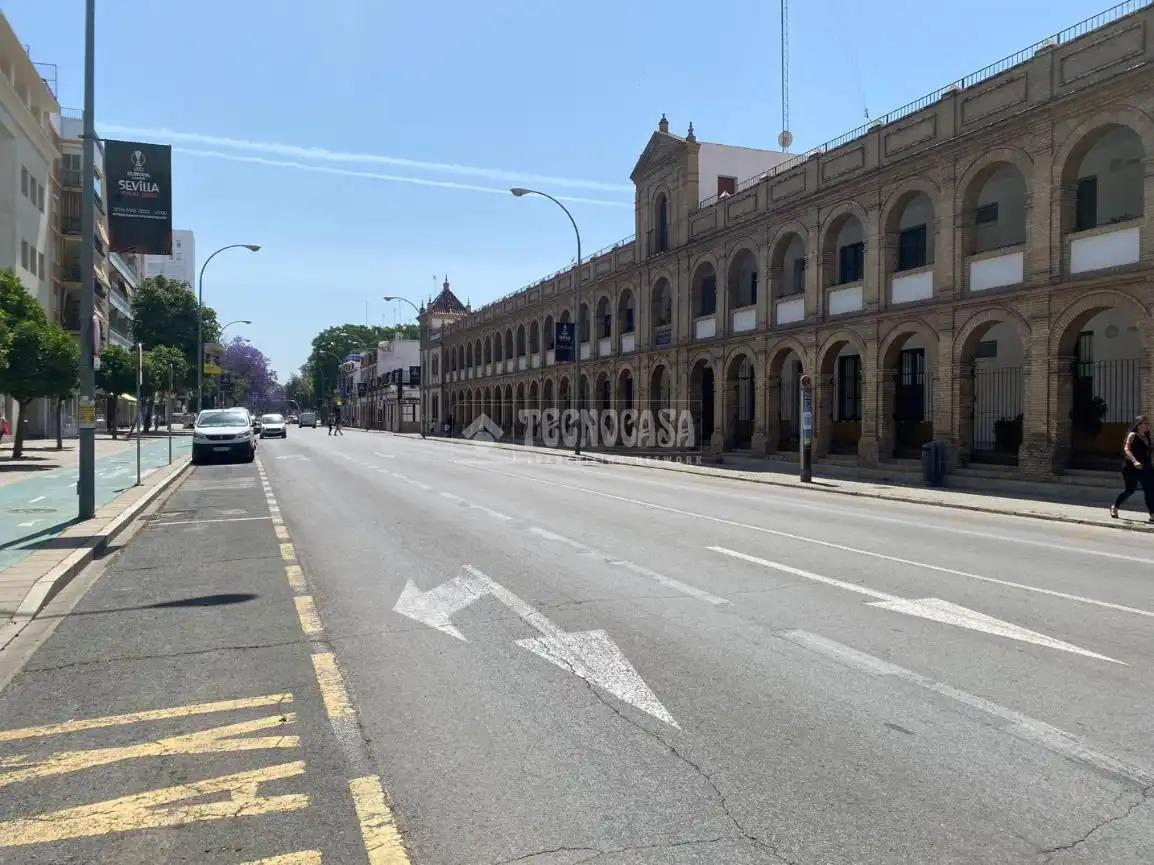 Vista exterior de Garatge en venda en Sevilla
