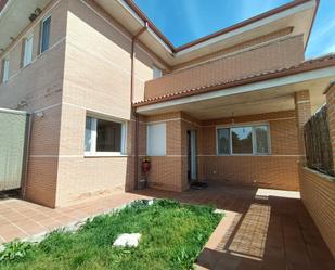 Exterior view of Single-family semi-detached for sale in Marugán  with Terrace and Balcony