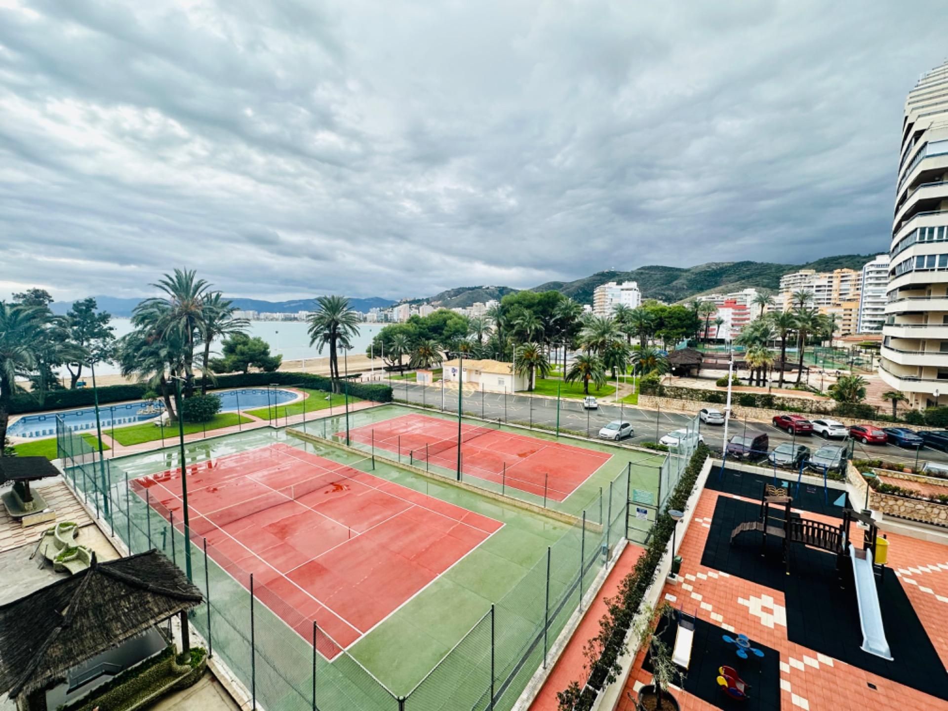 Aparcament de Apartament de lloguer en Cullera amb Aire condicionat, Calefacció i Jardí privat