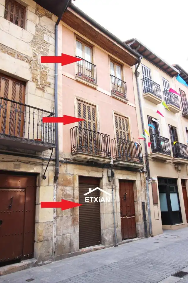 House with terrace for sale in Kale Zaharra Kalea