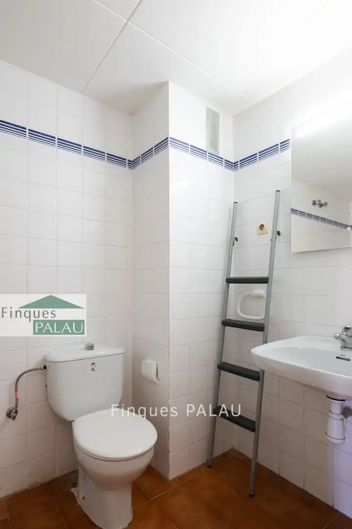 Bathroom of Flat for rent in Sant Just Desvern  with Air Conditioner and Heating