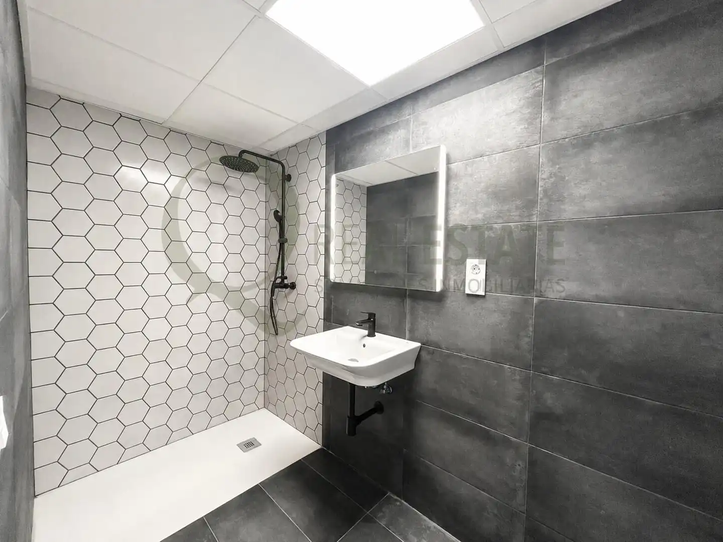 Badezimmer von Erdgeschoss zum Verkauf in Alicante / Alacant mit Klimaanlage und Terrasse