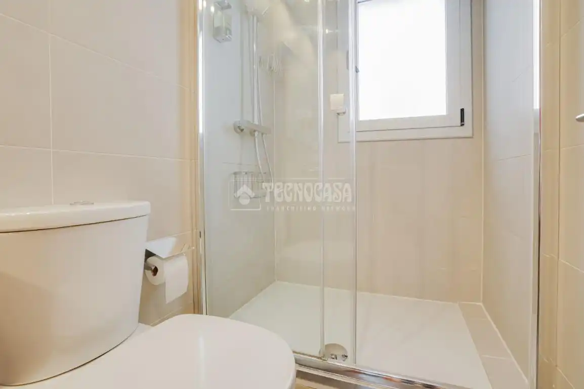 Baño de Piso en venta en L'Hospitalet de Llobregat con Aire acondicionado, Calefacción y Balcón