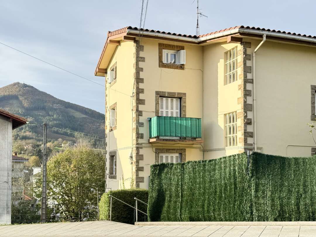 Vista exterior de Pis en venda en Zumarraga amb Calefacció i Balcó