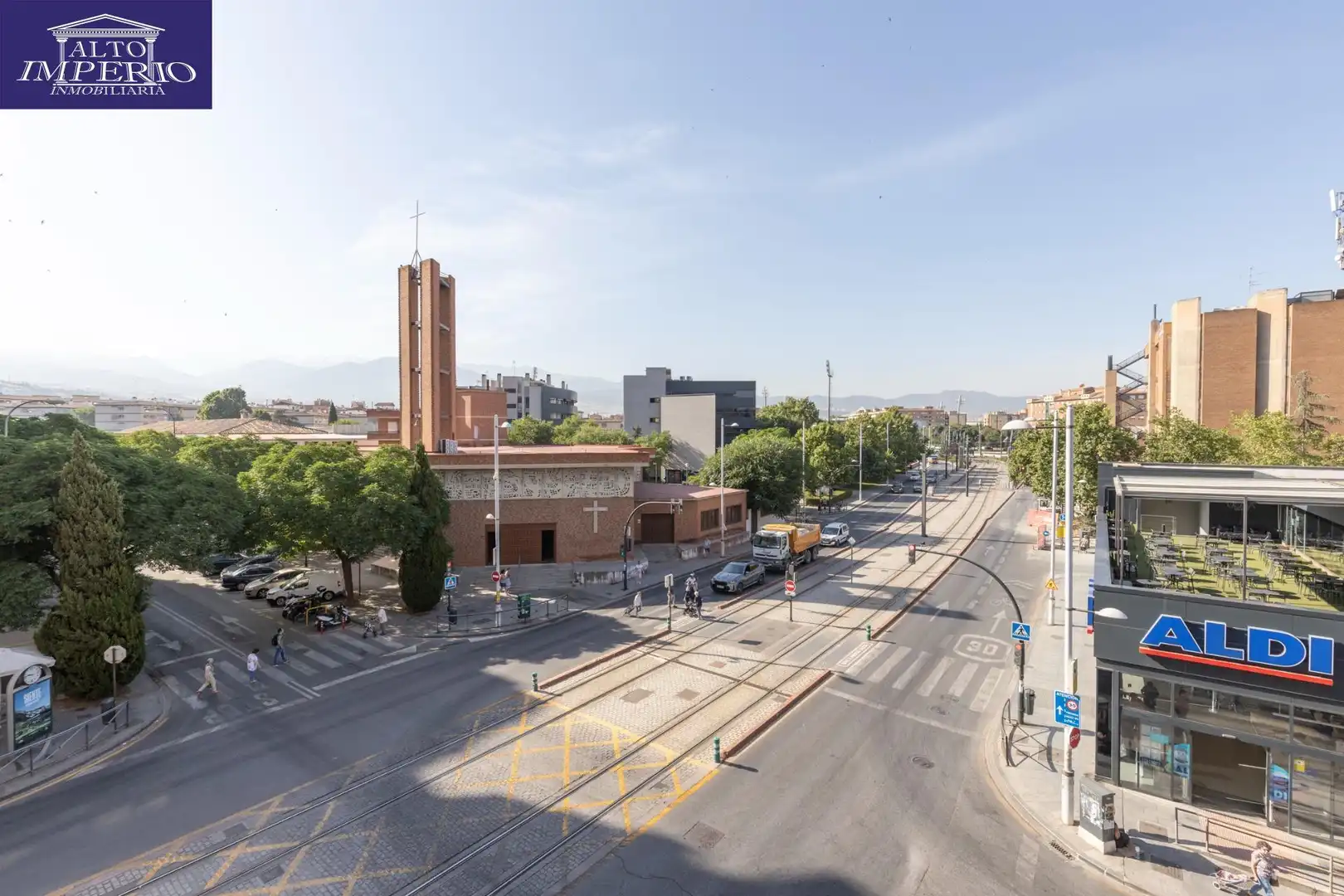 Vista exterior de Pis en venda en Granada amb Aire condicionat, Moblat i Balcó