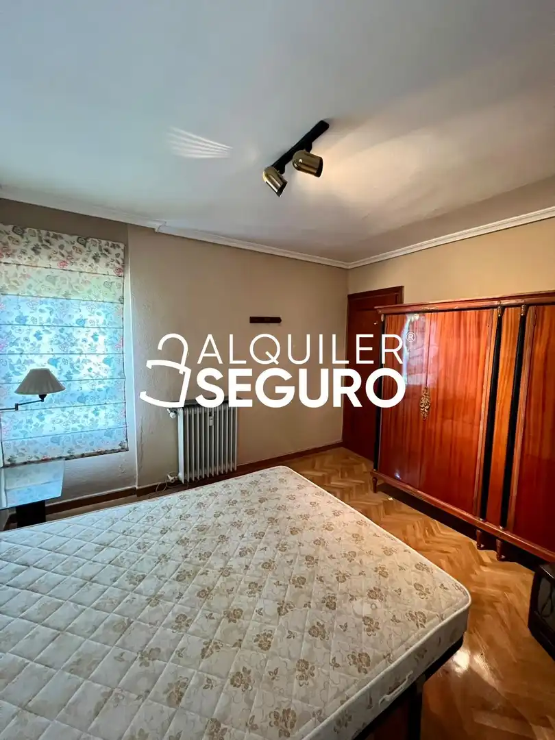 Schlafzimmer von Wohnung zur Miete in Madrid mit Heizung und Möbliert