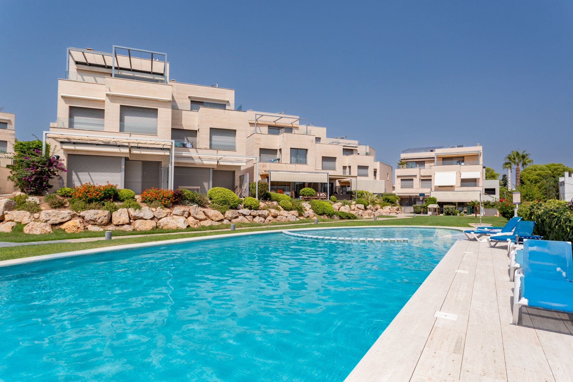 Swimming pool of Single-family semi-detached for sale in Torredembarra  with Air Conditioner, Heating and Private garden