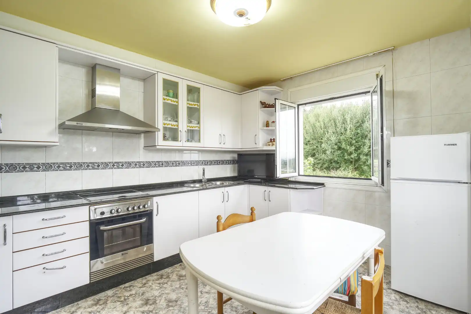 Kitchen of Houses for sale in Abegondo  with Heating, Private garden and Parquet flooring