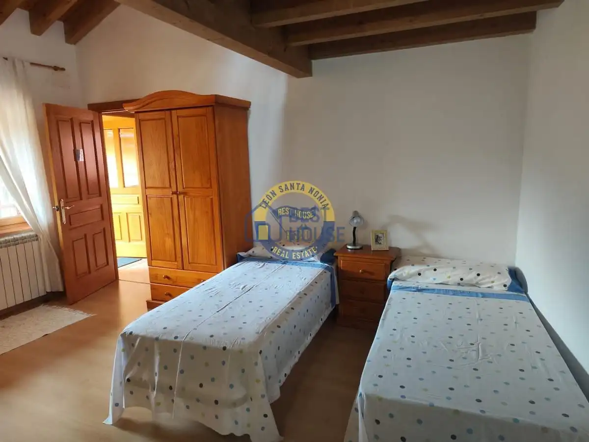 Casa o chalet en venta en Villaquilambre con Calefacción, Jardín privado y Parquet