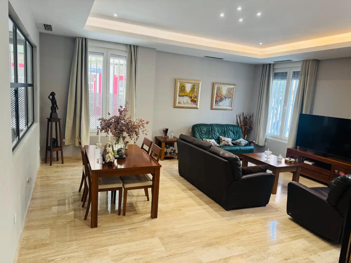 Sala d'estar de Planta baixa en venda en Sevilla amb Aire condicionat, Calefacció i Moblat