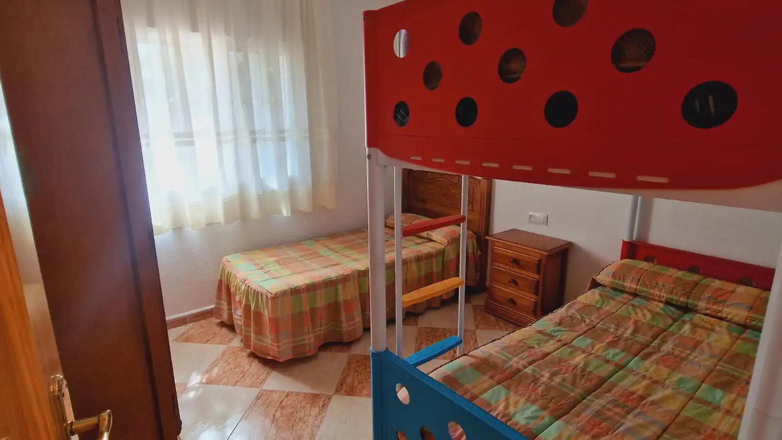 Dormitori de Casa o xalet en venda en Córdoba amb Aire condicionat, Calefacció i Jardí privat