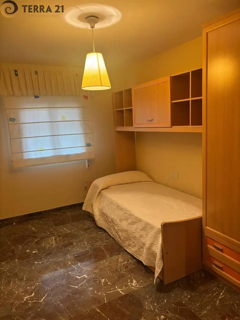Habitación de Piso de alquiler en Jaén con Aire acondicionado, Jardín privado y Piscina comunitaria