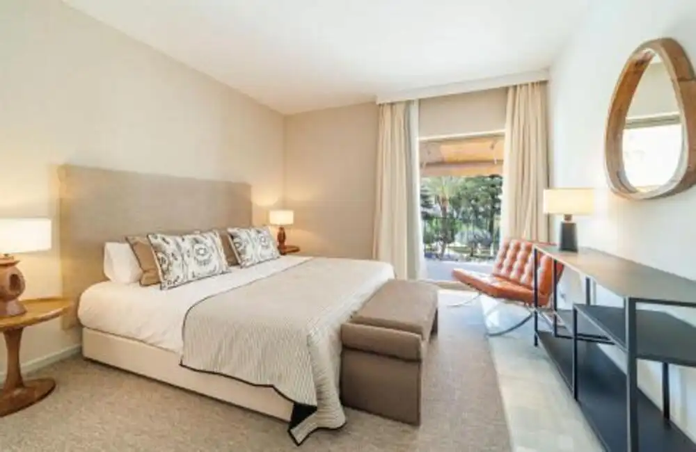 Dormitori de Apartament de lloguer en Marbella amb Aire condicionat, Terrassa i Piscina