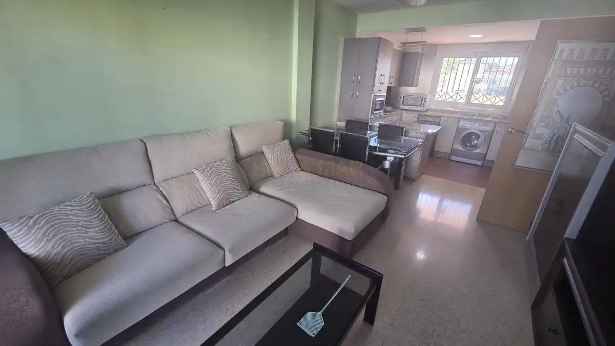 Sala d'estar de Casa o xalet en venda en Pizarra amb Terrassa i Moblat