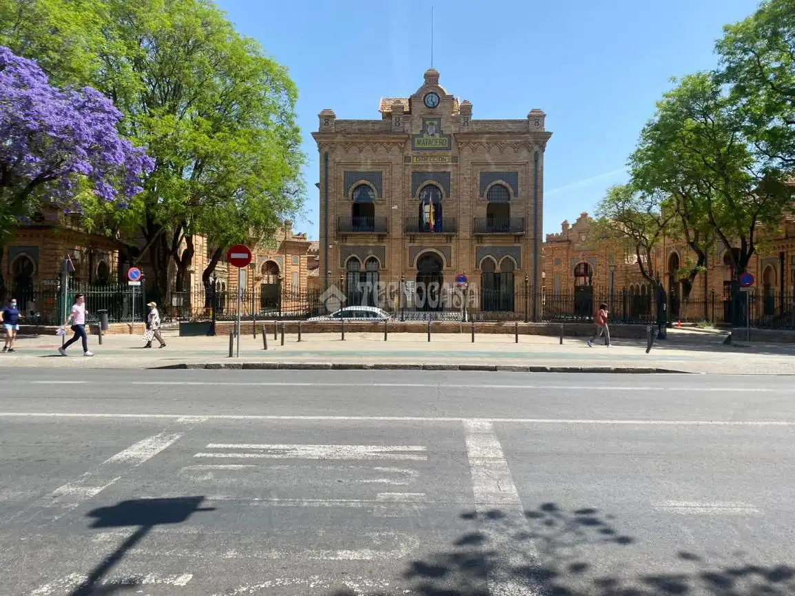 Vista exterior de Garatge en venda en Sevilla